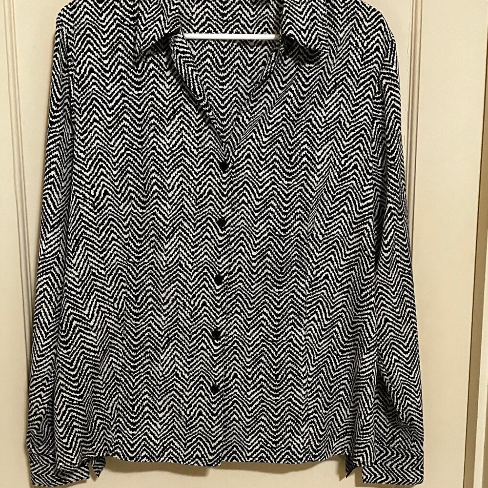 NWOT black & white Chevron striped blouse